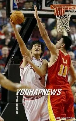 河升镇为什么不能在nba立足（立志超越姚明的韩国中锋，彻底转型了，当年还曾被大郅打哭过）