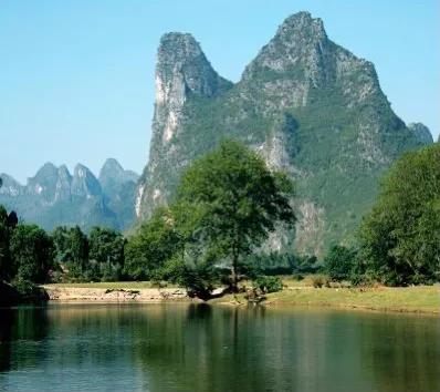 中英双语《游山西村》注释和译文