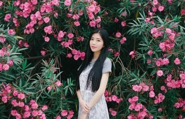 得意忘形，女孩发朋友圈炫耀新车后，弟弟：姐，妈说你的就是我的