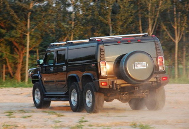 第一眼看到悍马h6绝对让人震惊,原本就如此庞大的身躯,现如今加长后更