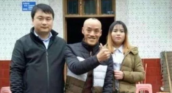 真人“光头强”：52岁娶小20岁老婆摩的换奥迪，热度退却现状辛酸