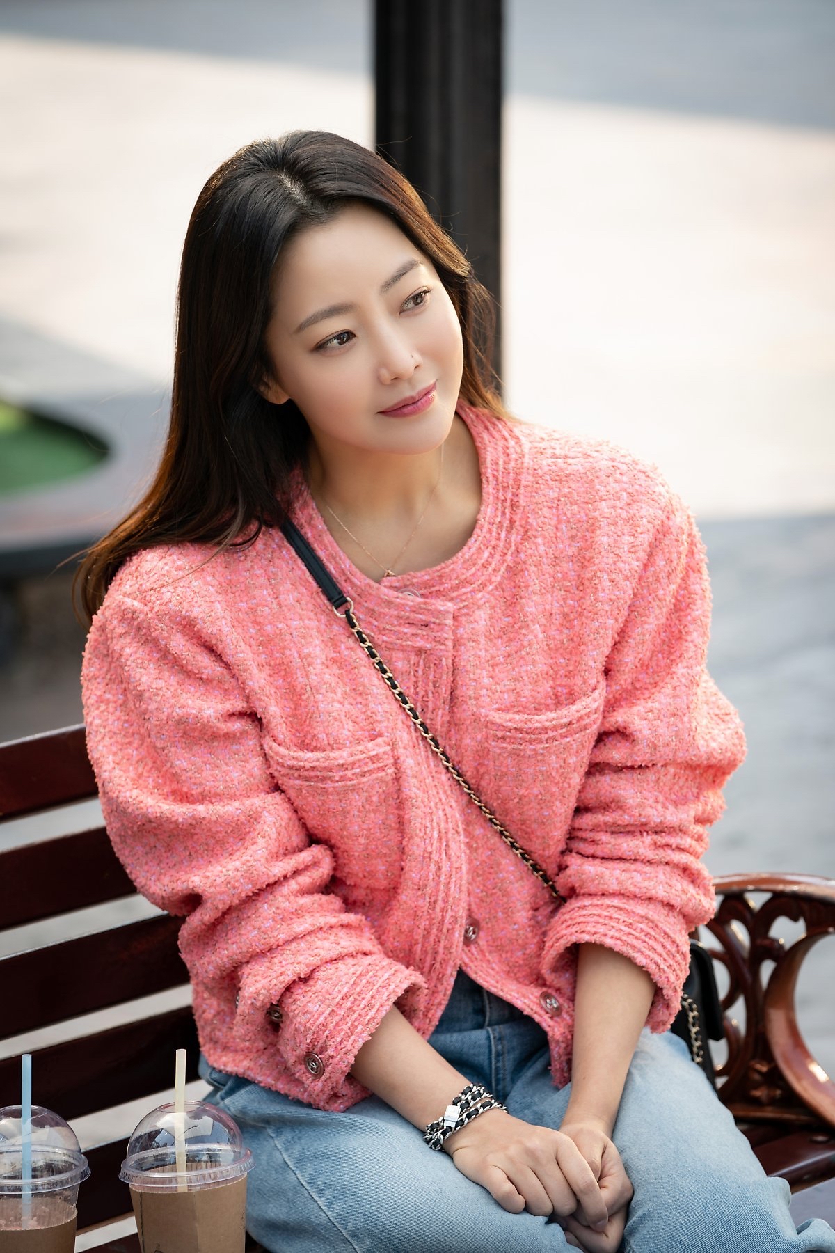 美得让人心动的美女(不愧是韩国第一美女,44岁金喜善生图也美得让人