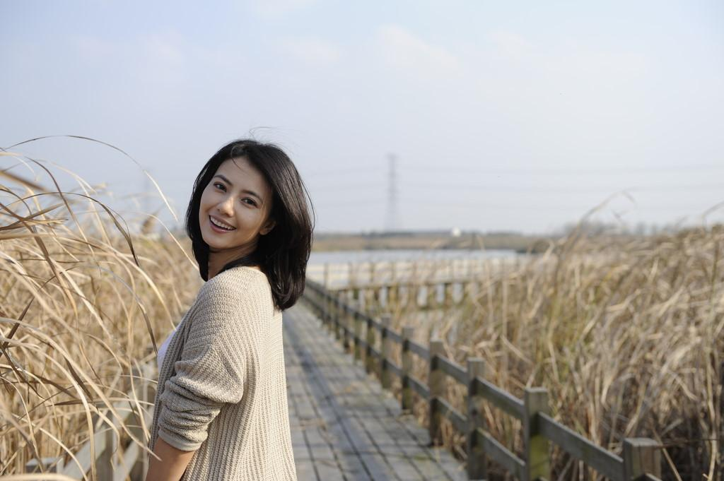 赵又廷爸爸有什么资格当众责骂高圆圆？她身家过亿，可是下嫁赵家