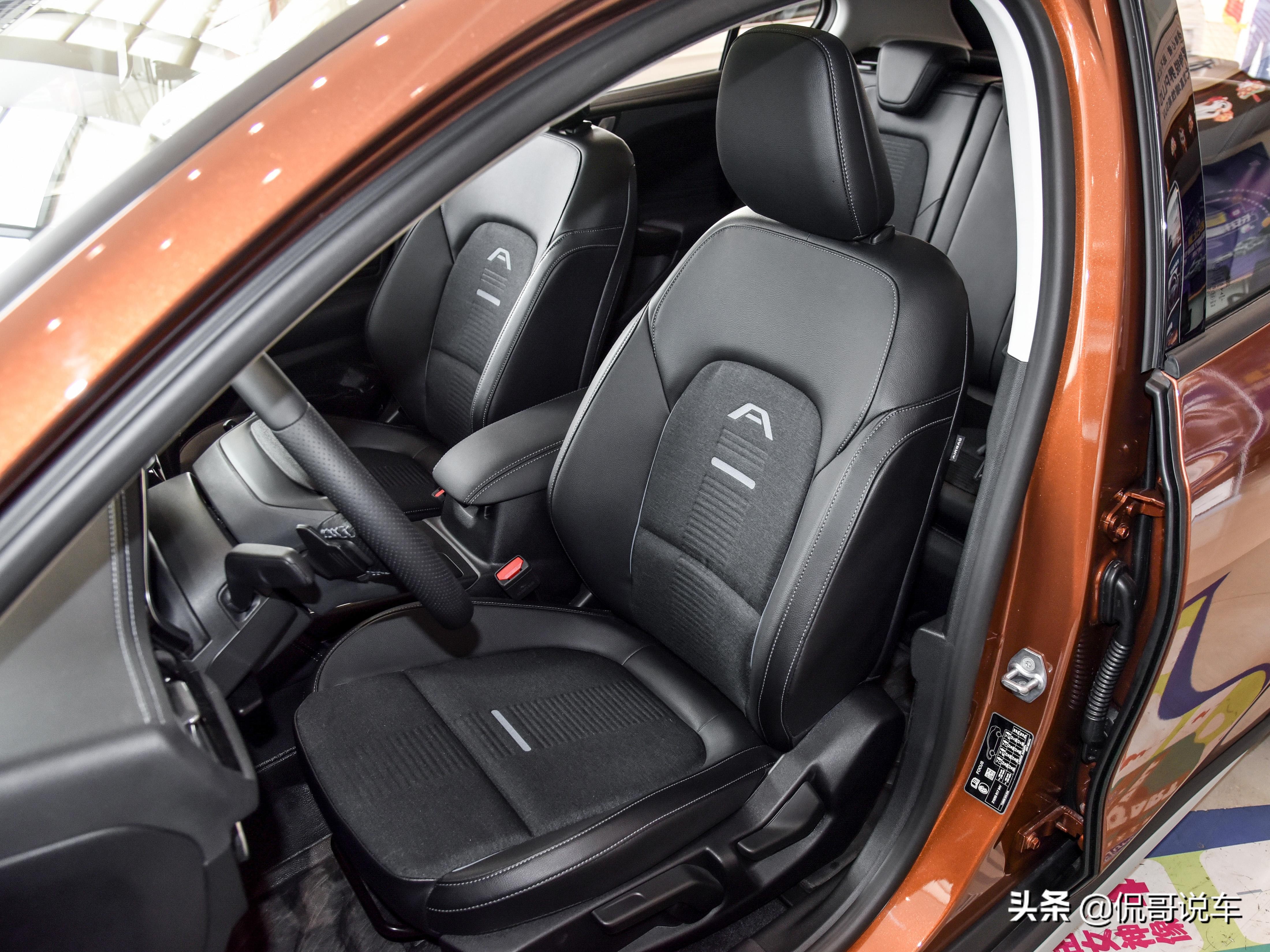5.7L油耗，能加92号汽油，用车省钱的合资车，带你看福特福克斯