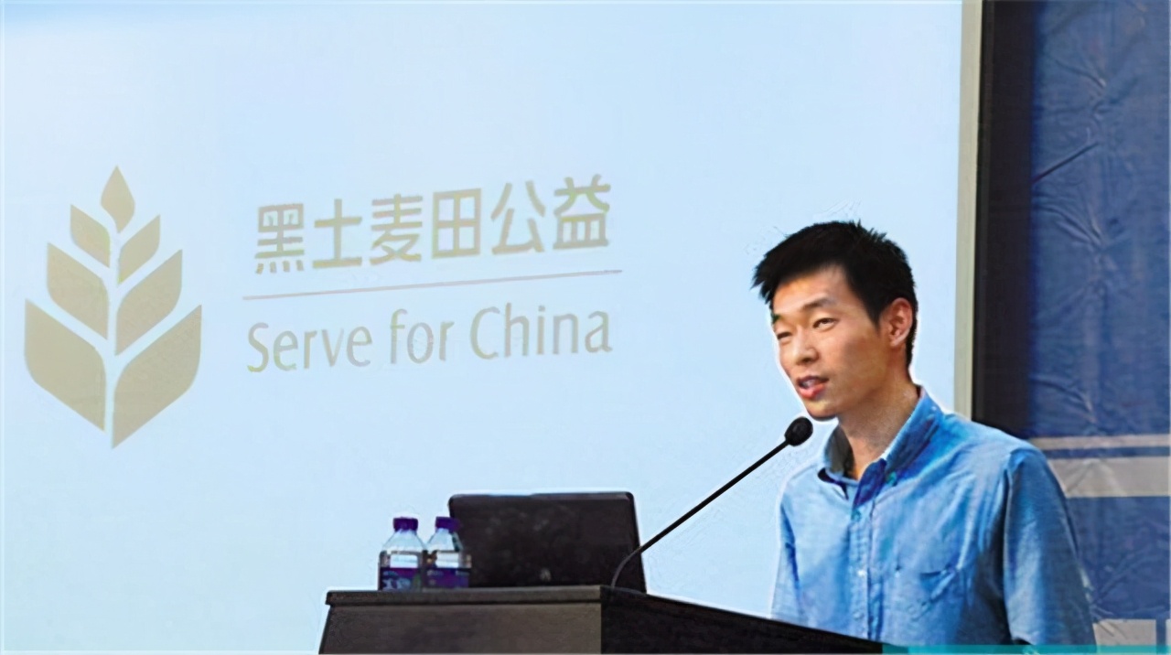 秦玥飞：放弃百万高薪回国当村官，月薪一千没房没车，这是失败吗