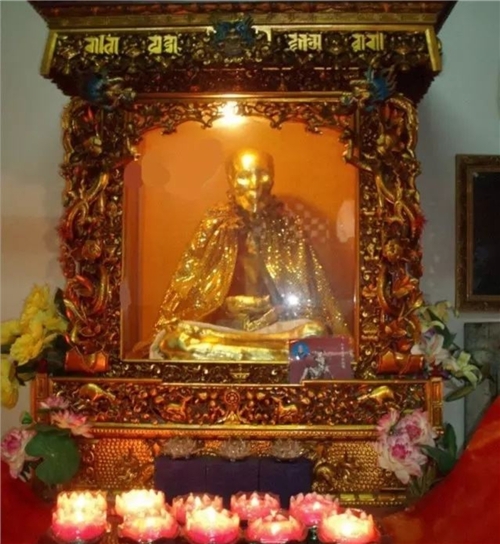 她本是富家千金，29岁出家为尼，85岁成“肉身菩萨”。(中国十大富家千金)