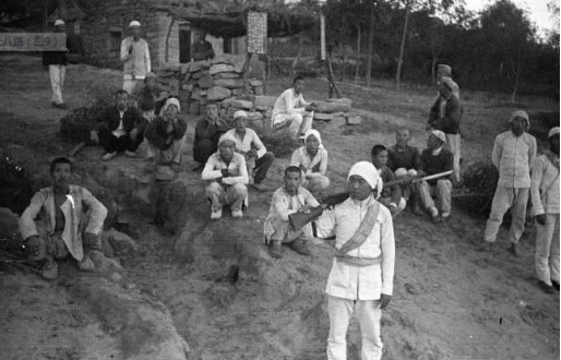 1984年湖北一农村妇女去世，28年后孙子查阅史料：奶奶身份不简单