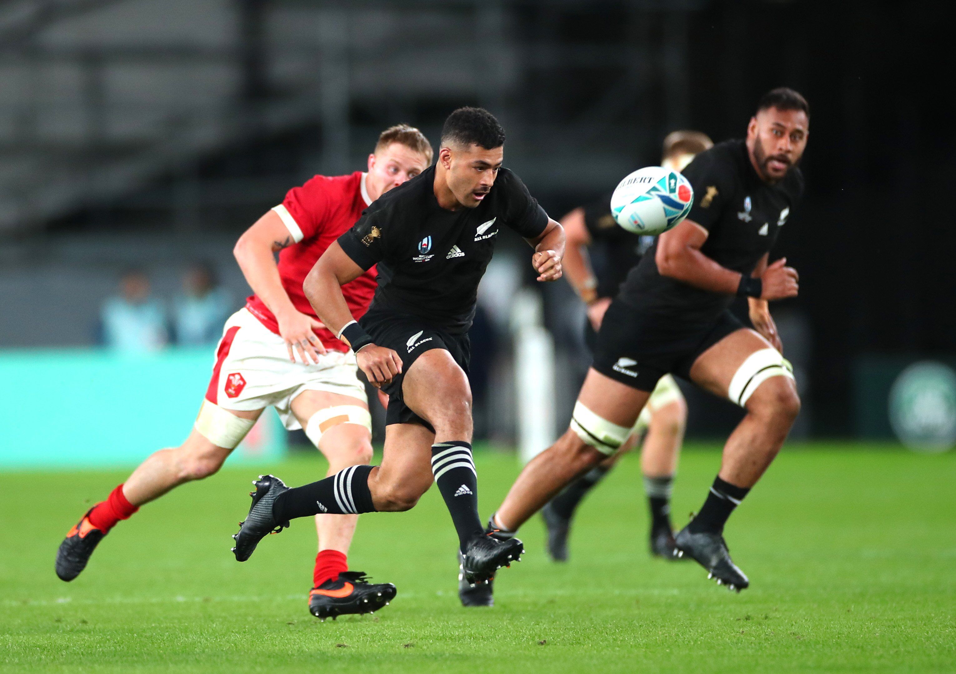 橄榄球世界杯全黑队球员被扒短裤,臀部赤裸让全世界看到)