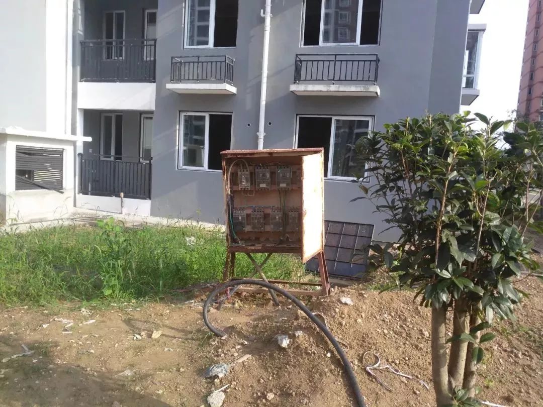 什么是三级配电二级保护？事故频发，工地临时用电应如何配置？