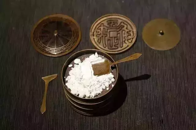 别有情趣的香炉,燃尽后的香灰是一幅画!
