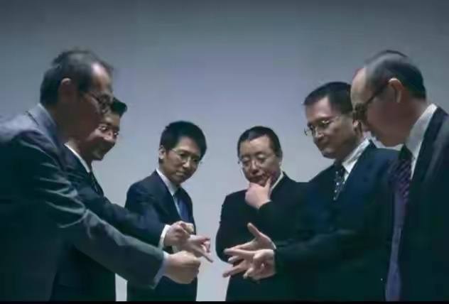 潘石屹夫妻俩走的“路子”，连曹德旺都看不清