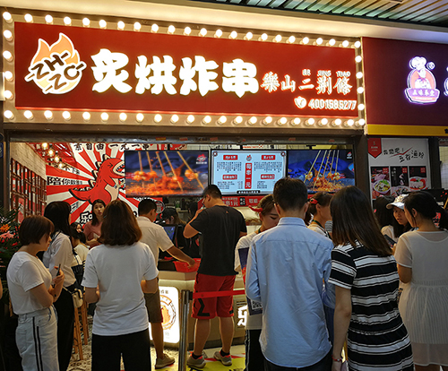 20平米炸串小店，2人日入1万的秘密