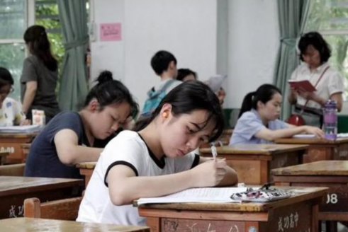 高考英语110分，大学英语四级能考多少分？学姐：想得高分难度大