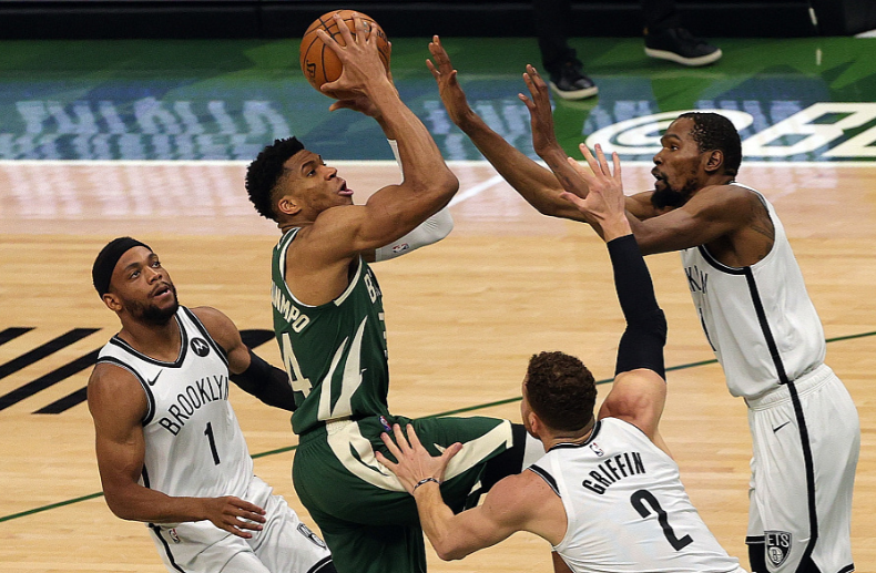 为什么打nba前要沉思(从字母哥垫脚得到的反思！NBA到底是不是一个应该讲道德的地方？)