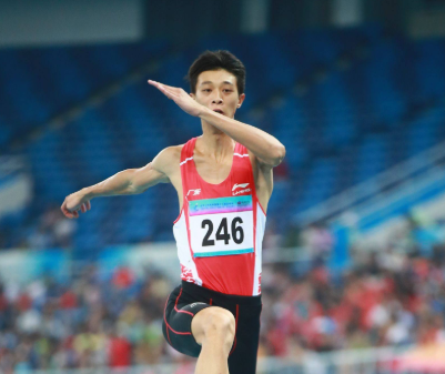 试述竞走比赛的裁判方法（你知道径赛中的终点裁判有什么工作吗？）