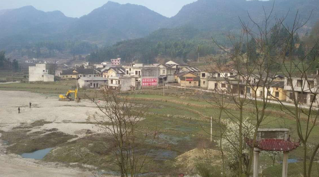 天门山村是位于湖北省南部咸宁市通城县麦市镇的一个小村落,这里的的