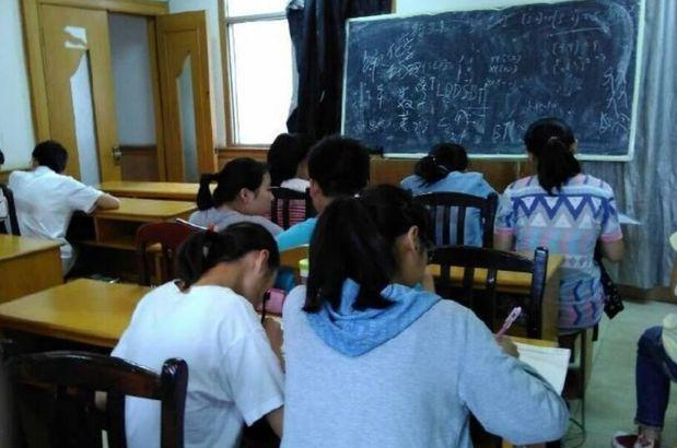河师大学生面试被拒绝，当地小学表示：我们只要211的师范毕业生