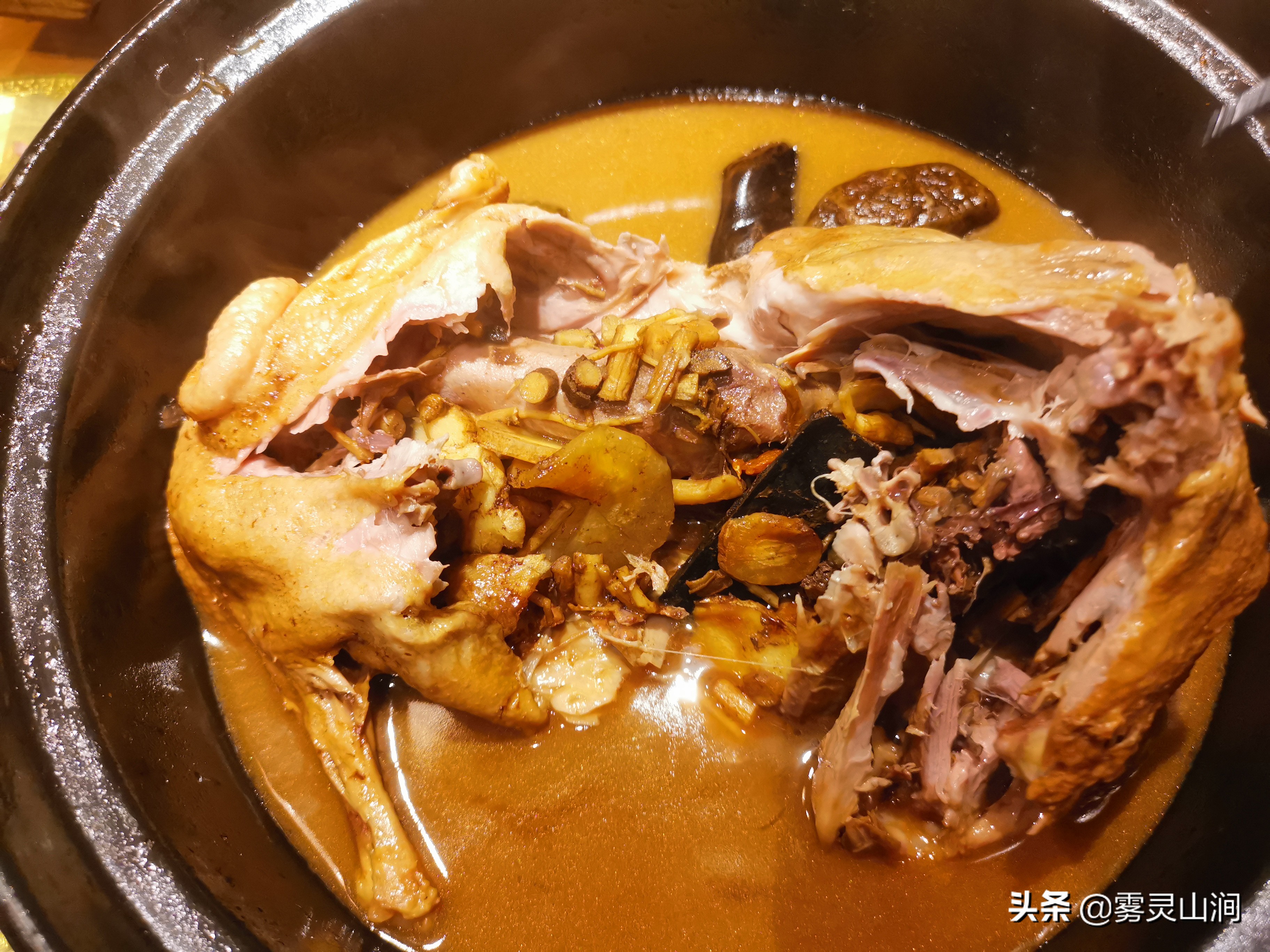 在江西婺源，这家写着“做婺源本地特色菜”的餐馆，值得吃吗？