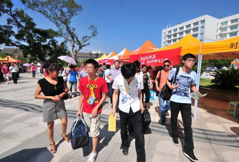 大一新生报到是否要带被子，过来人的提议很中肯，提前了解不吃亏