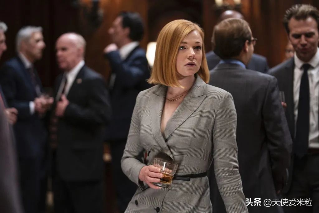 《继承之战》第三季终于来了！长女在戏外悄悄结婚，装饰了《Vogue》的封面。