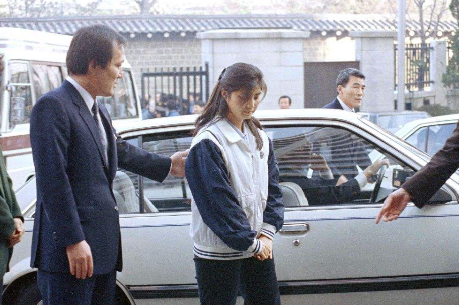87年女间谍炸客机致百人遇难，被捕后谎称是中国人，后因何被特赦