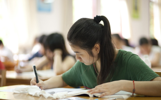 大一新生：想要拿到奖学金并不难，做好这3点，基本没问题