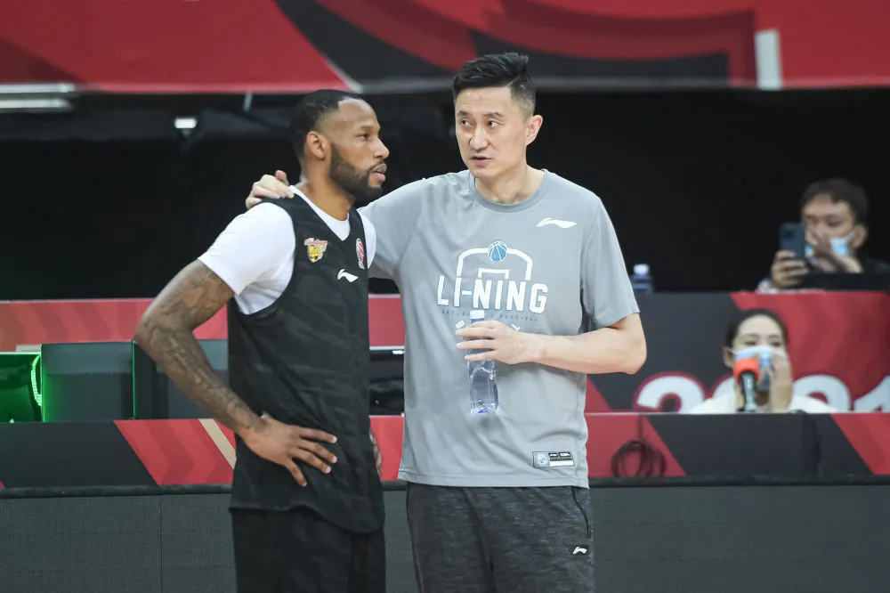 詹姆斯cba为什么那么多人(FMVP，CBA詹姆斯，怎么就成了杜锋的迷弟？)