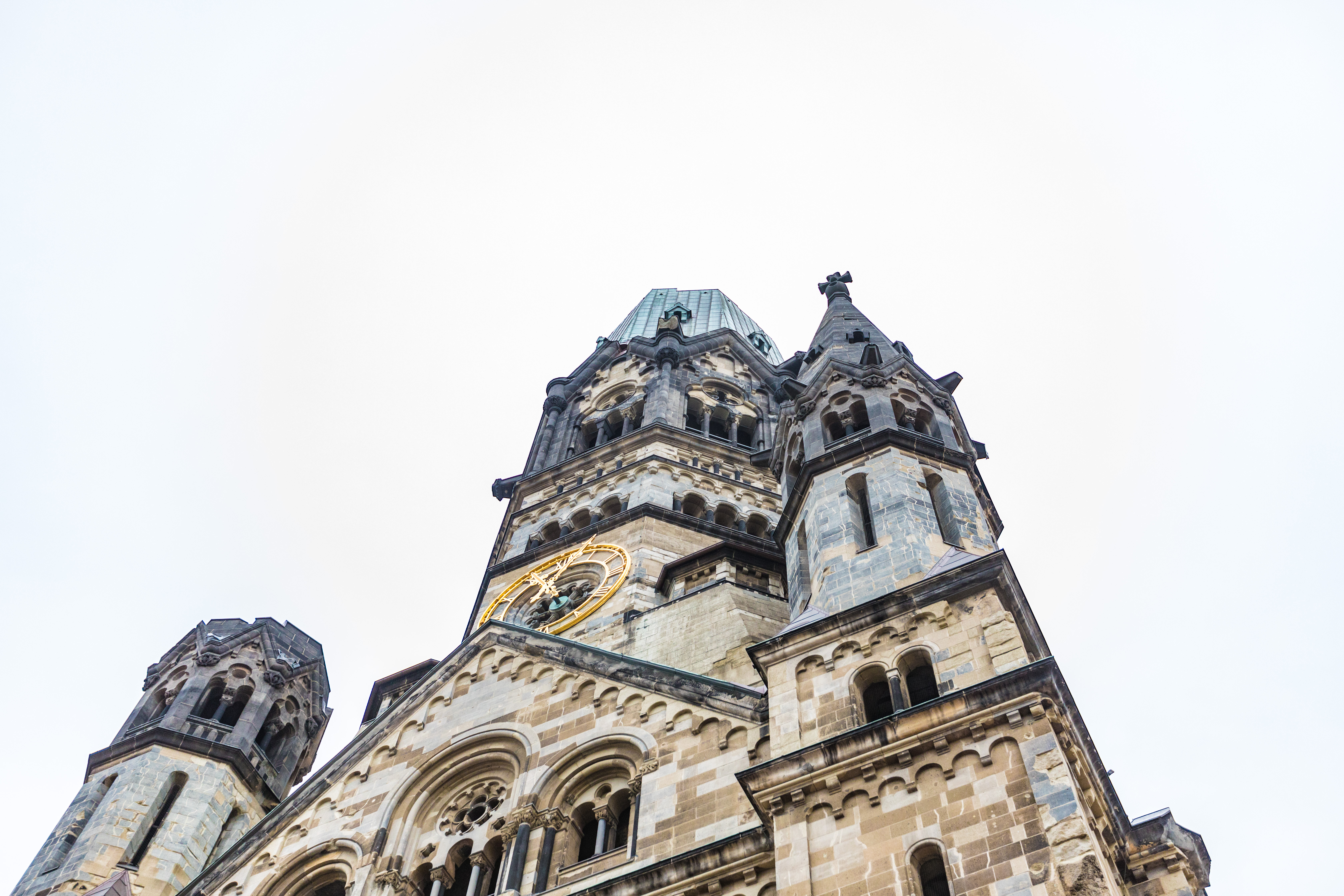 柏林威廉皇帝纪念教堂图片(柏林这座没有修复屋顶的教堂，是当时最高建筑，见证了德国历史)