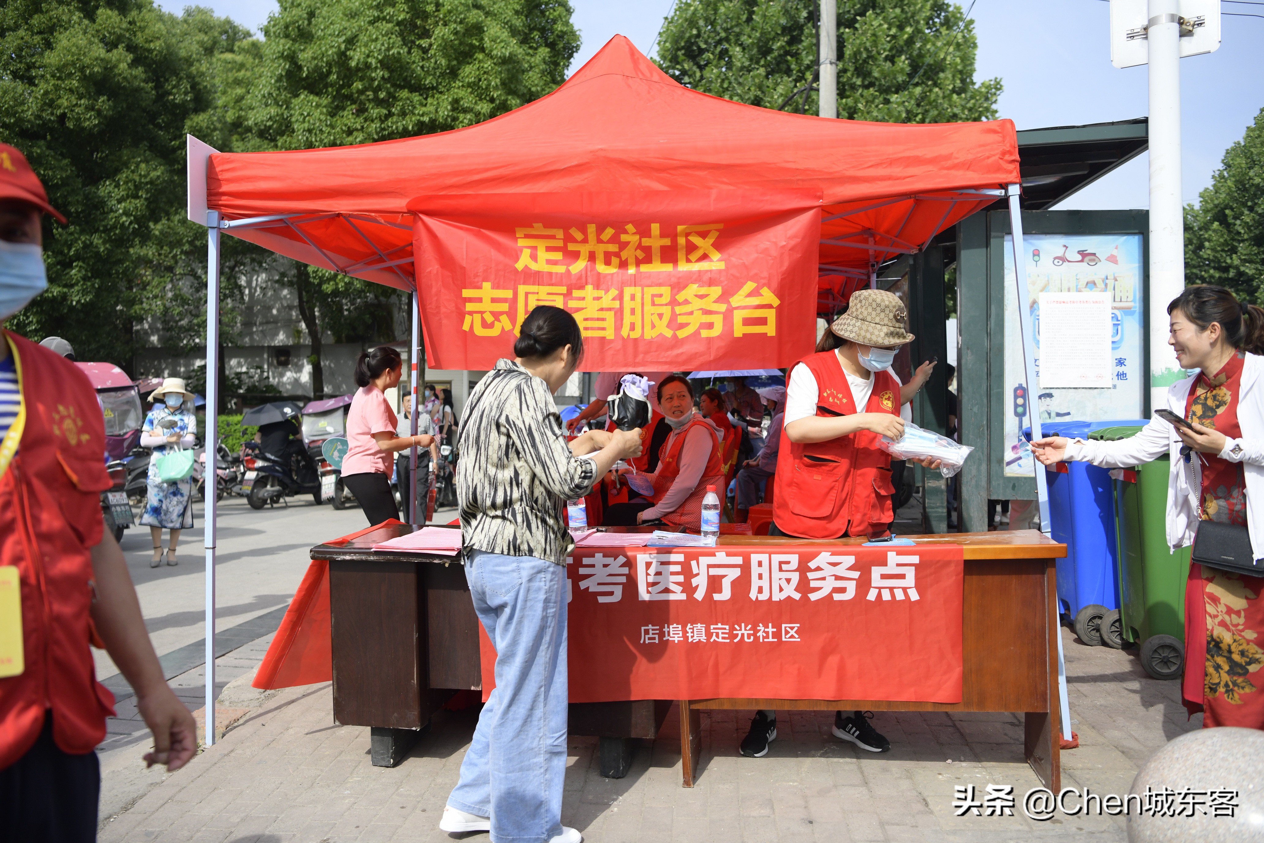 助力高考志愿服务｜肥东七个考点校周边那道亮红风景线