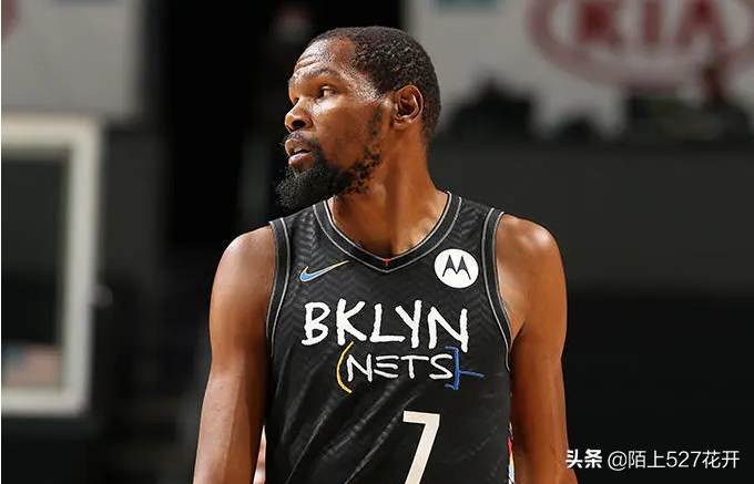 nba有哪些球员体育画报(体育画报NBA百大球星前十！杜兰特稳居榜首，詹姆斯第三遭质疑)