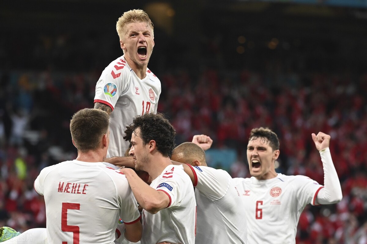 俄罗斯对比利时开球(欧洲杯-丹麦4-1俄罗斯获小组第二出线，00后小将 切尔西后卫进球)