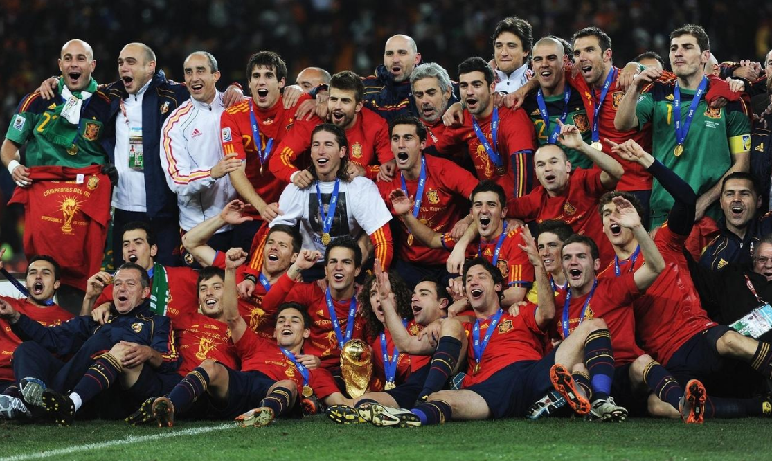 西班牙94年世界杯阵容(回顾12年西班牙冠军阵容：黄金一代创造奇迹后，多年低迷后继无人)