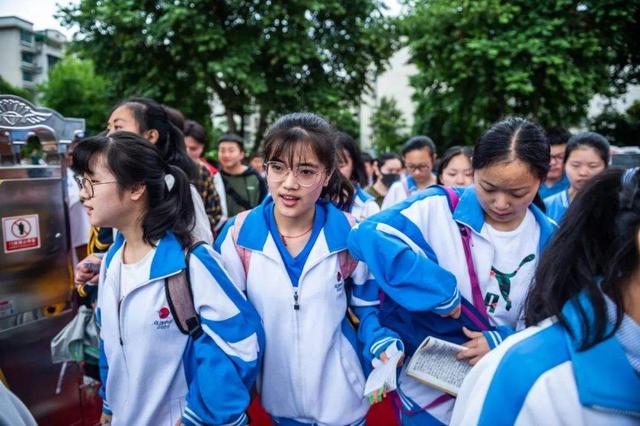 2021高考本科一批投档线发布，河南考生“无奈”，江苏考生太幸福