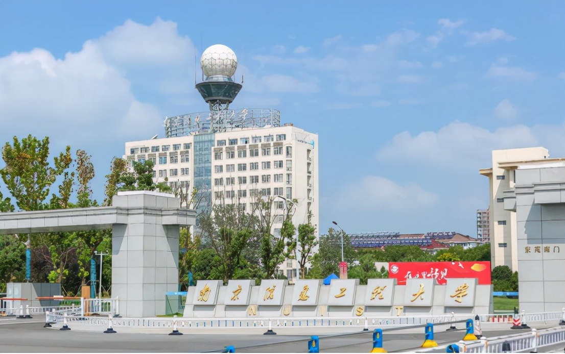 江苏高校智能豪华宿舍上热搜，夏有空调冬有暖气！网友：南方也供暖，慕了！