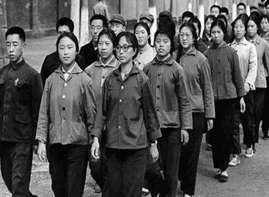1963年，河北女会计携巨款神秘失踪，21年后从水泥地中挖出尸骨