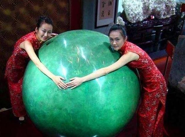 陕西男子挖到6吨夜明珠，专家曾估价26亿，结果变为"路灯"