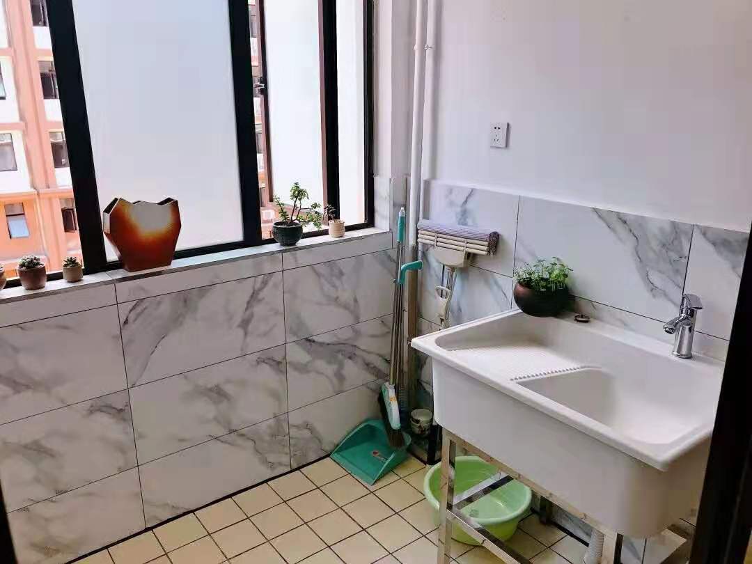 8所研究生宿舍，第二所院校的是电视剧里的宿舍吧