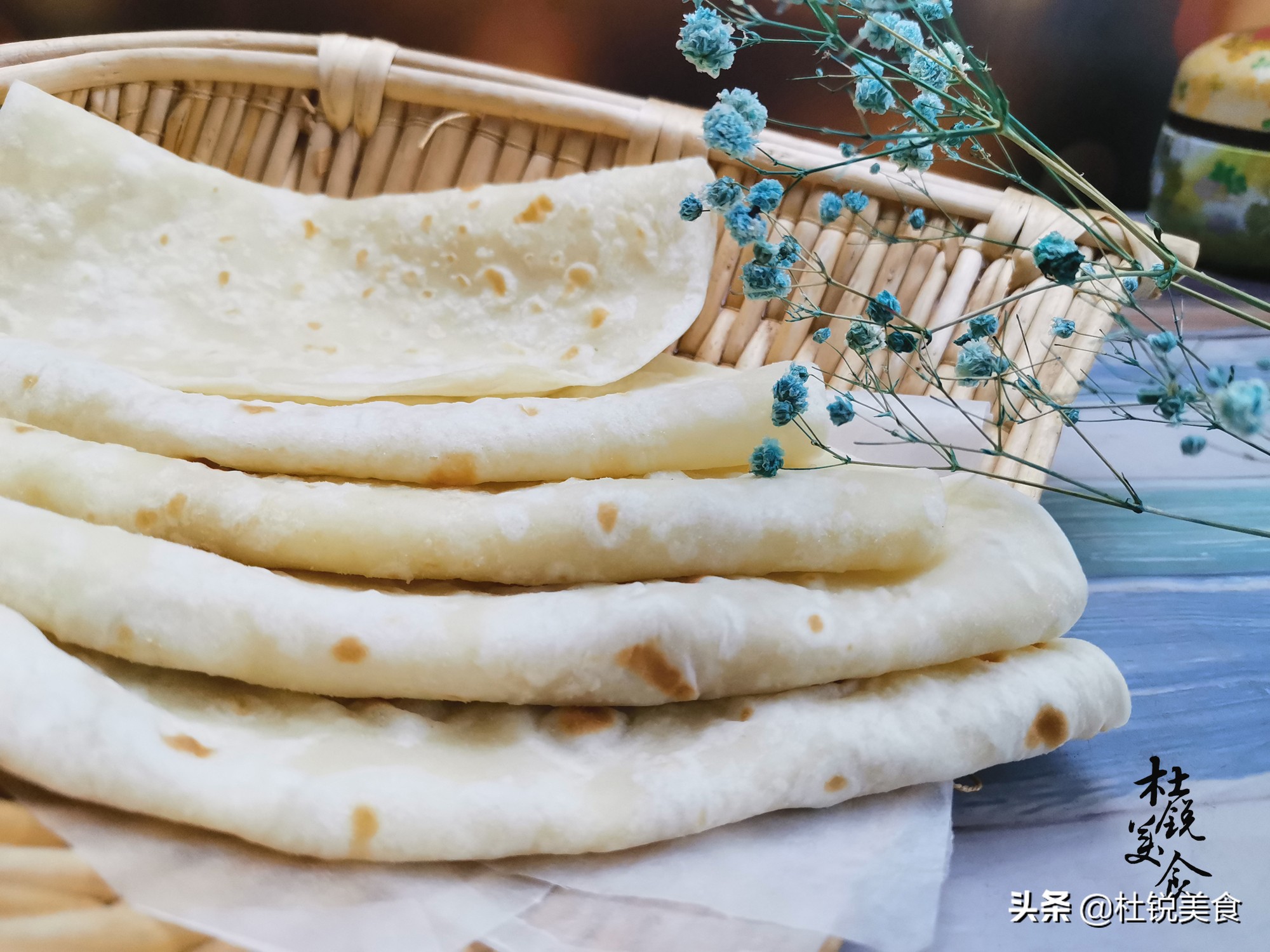 春饼的面怎么和好吃不硬（春饼的做法和和面小窍门）