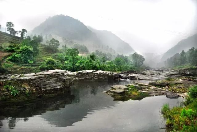 甘肃真是块宝地，多少景点在它们面前黯然失色，自驾游最合适不过