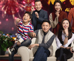 偶遇潮流“苏大强”，脚踏倒钩AJ一万多，身上衣服你认识吗？