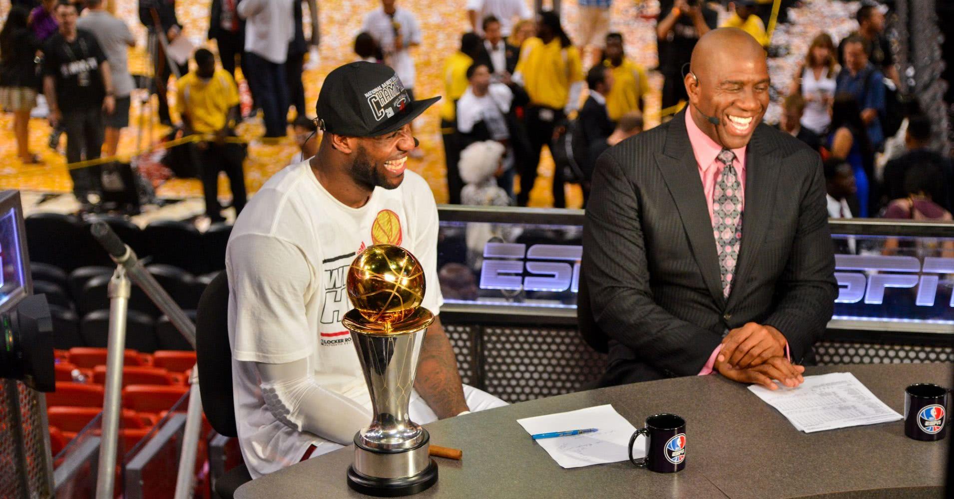 科比谁引荐的名人堂（科比的名人堂引荐人是乔丹，那詹姆斯未来的引荐人会是谁？）