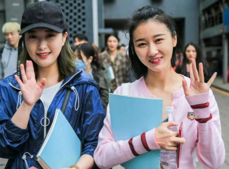 高考再现“黑马大学”，明明是二本院校，投档线却仅次于清北