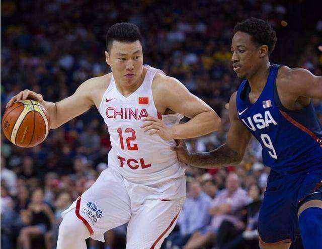 为什么nba球员肌肉不一样（没有对比就没有差距！中国球员和NBA球员站一起时，肌肉差太多了）