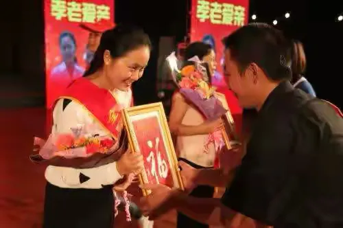 14年过去了，那个捐肾救父带父上学的14岁女孩，现在怎么样了？