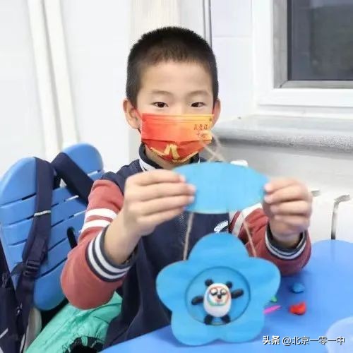 上地实验学校小学部的小可爱 带来了助力冬奥的小宇宙