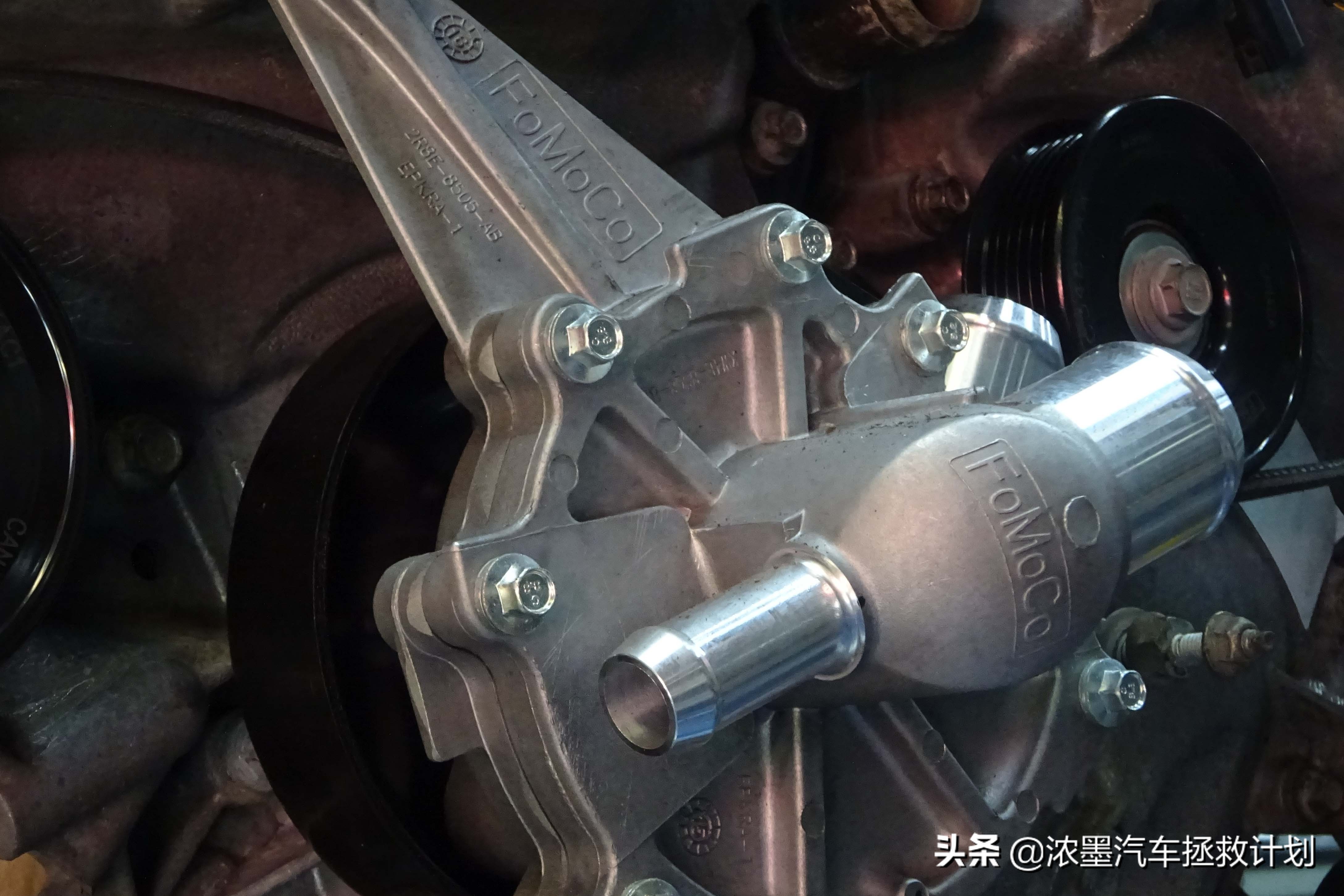 「璀璨明珠」修复整备一台破烂不堪的丰田皇冠，重新焕发盎然生机