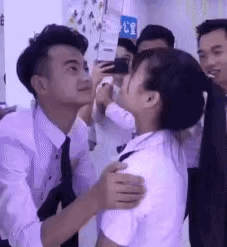 爆笑GIF：碰到实习护士姐姐，快被吓死了