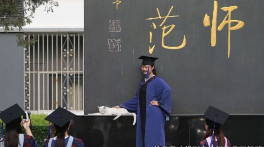 大学生的“好消息”，不仅免费上大学，毕业还可以拿“铁饭碗”