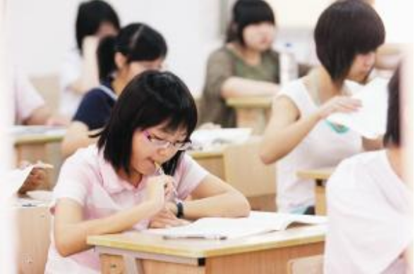 一省录取分数线“断崖式”下降，415分能报考一本，直接降低40分