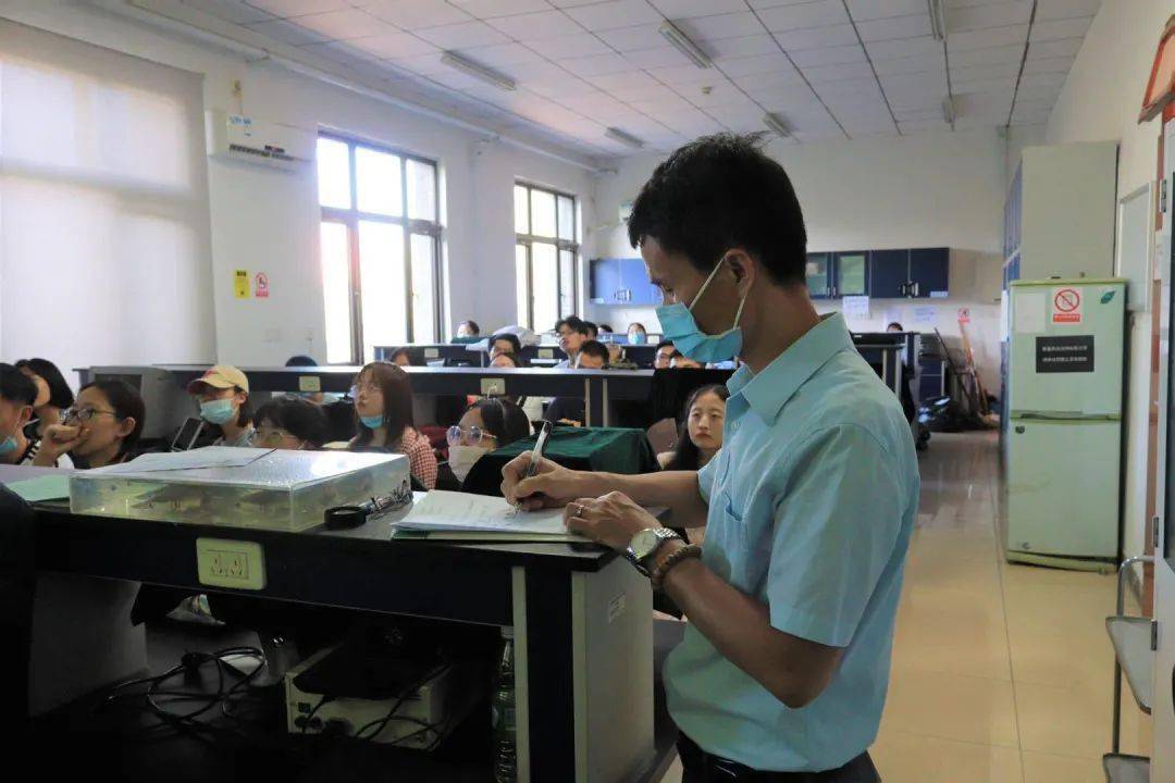 两封在职教师的“辞职信”，让人惋惜的同时，也感受到现实的残酷